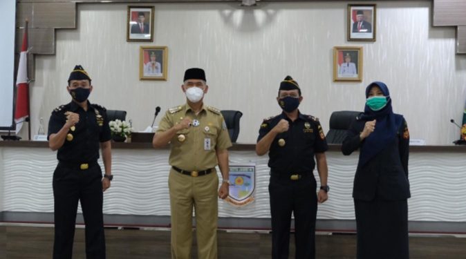 Syarif Fasha Berikan Bea Cukai Jambi Penghargaan Atas Bantuan Pendistribusian Hibah Covid-19 Dari Temasek Singapura
