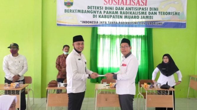 Tangkal Radikalisme Dan Terorisme Kesbangpol Muaro Jambi Lakukan Sosialisasi