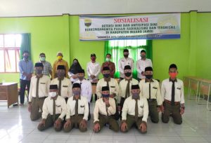 Kakankesbangpol kabupaten Muaro Jambi Bersama peserta Sosialisasi