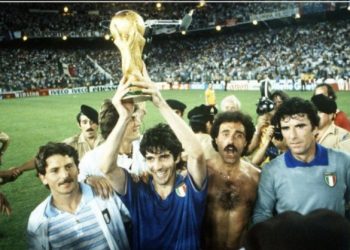 Rossi Bintang Sepakbola Italia Meninggal Dunia