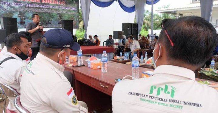 Wabup Bambang Bayu Suseno Membuka Pameran dan Kontes Bonsai Di Muaro Jambi