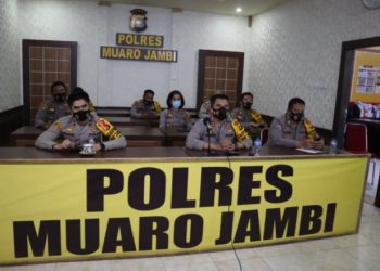 Kapolres Muaro Jambi Ikuti Vicon Tentang Vaksinasi Covid-19