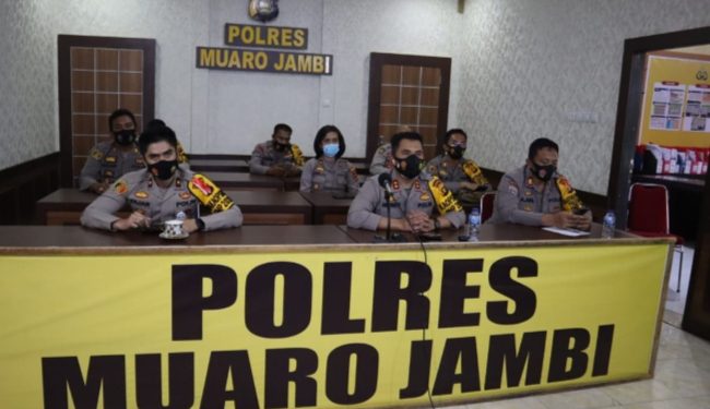 Kapolres Muaro Jambi Ikuti Vicon Tentang Vaksinasi Covid-19