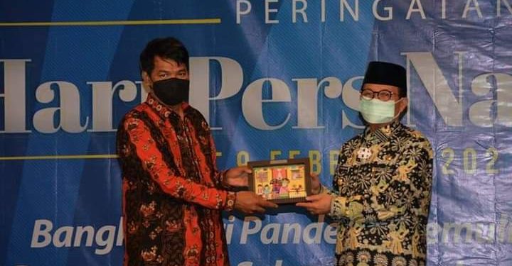 Fachrori Raih Penghargaan PWI Award Jambi sebagai Kepala Daerah Yang Konsen Melestarikan Budaya Lokal