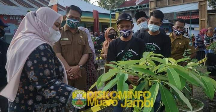 Bupati Muaro Jambi Meresmikan Launching Pameran Bonsai Lokal di Kasang Lopak Alai