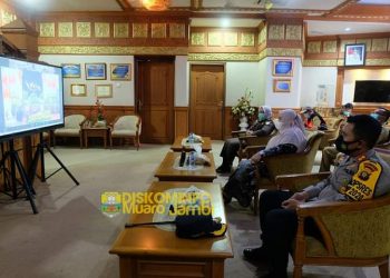 Bupati Muaro Jambi Dengarkan Arahan Presiden Tentang Penanganan Karhutla Tahun 2021