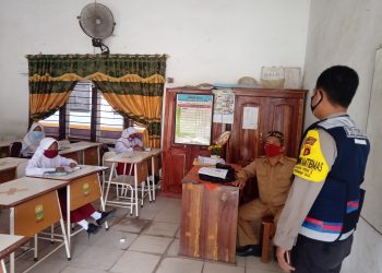 Bhabinkamtibmas Kasang Pudak Monitor Penerapan Prokes di Sekolah