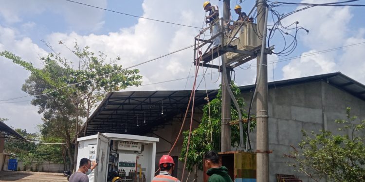 Disambar Petir Tiga Gardu Listrik di Kasang Pudak Jebol