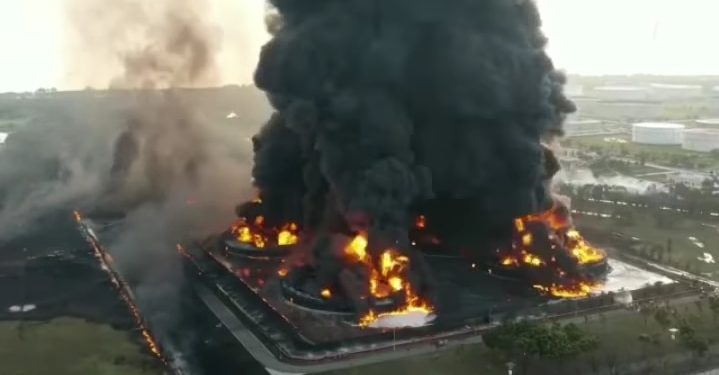 Breaking News!!! Kilang Minyak Terbesar di Indonesia Terbakar