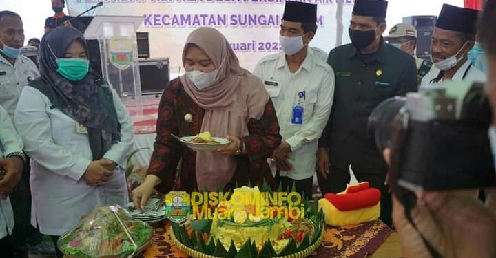 Bupati Muaro Jambi Resmikan Desa Persiapan dan Lantik Pj Kades Desa Persiapan Air Merah