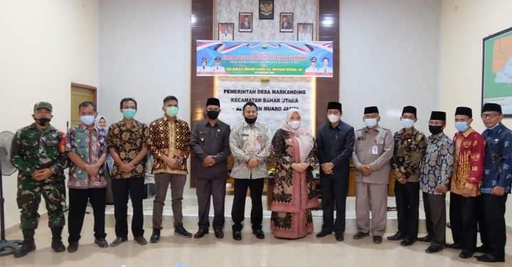 Bupati Masnah Resmikan Kantor Desa dan Beri Bantuan Bansos Sembako