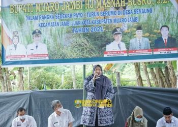 Bupati Masnah Hadiri ‘Sedekah Payo, Turun ke Umo’ Gabungan Kelompok Tani Senaung.