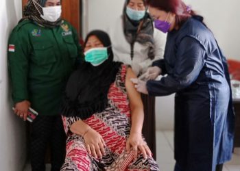 Kemas Faried Alfarelly Ajak Warga Solok Sipin Ikut Vaksinasi