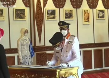 Pj Gubernur Jambi Lantik Romi – Robby Sebagai Bupati dan Wakil Bupati Tanjab Timur