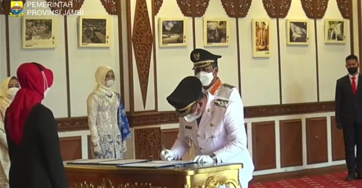 Pj Gubernur Jambi Lantik Romi – Robby Sebagai Bupati dan Wakil Bupati Tanjab Timur
