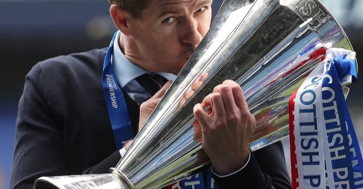 Steven Gerrard Bawa Rangers Juara Liga Skotlandia