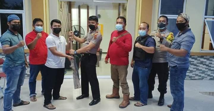 Pasca Operasi Premanisme, Warga Serahkan Senpi Rakitan ke Polsek Sungai Gelam