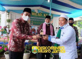 Wabup BBS Hadiri Milad Ponpes Hadiqotul Ulum Assyafi’iyah di Desa Danau Lamo