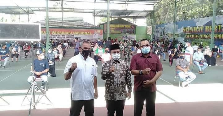 Sekda Sudirman Pantau Vaksinasi Massal di Makorem 042/GAPU