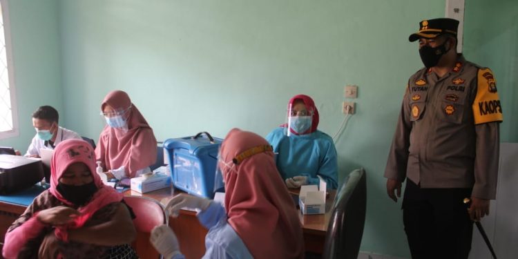 Kapolres tinjau Vaksinasi Serentak di Muarojambi