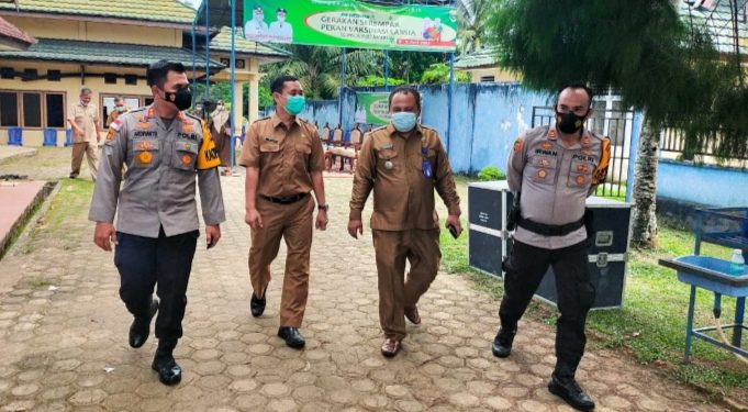 Kapolres dan Sekda Muarojambi Saksikan Vaksinasi Lansia Serentak di Jaluko