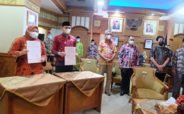Bupati Bersama Ketua DPRD Kabupaten Muaro Jambi terima Opini WTP