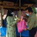 Berikan Paket Bantuan, Gubernur Minta Pedagang Kaki Lima Taat Prokes