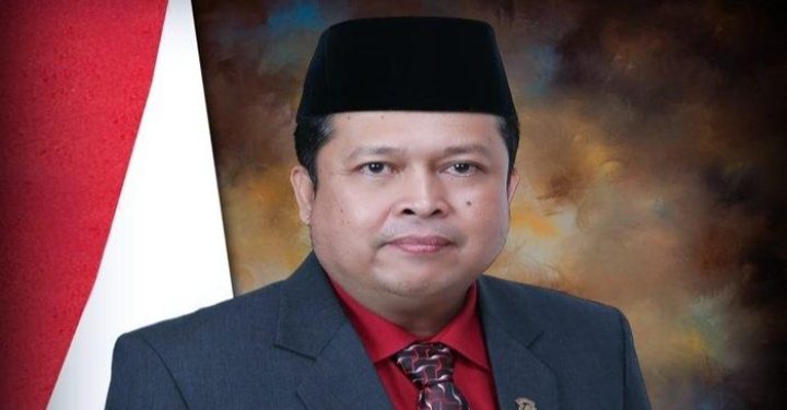 Miliki 83 Gelar Akademik, Orang Ini Pecahkan Rekor Muri