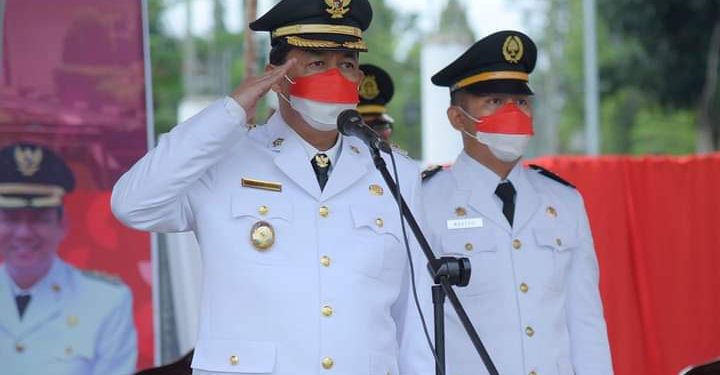 Wabup Muaro Jambi Pimpin Upacara Penurunan Bendera HUT Ke-76 RI