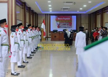 Bupati Kukuhkan Pasukan Paskibraka Muaro Jambi Tahun 2021
