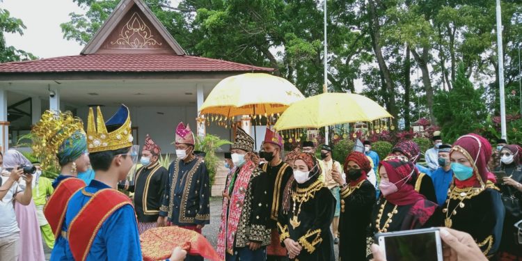 Dandim Sarko Hadiri Acara Adat Penyambutan Bupati Merangin Memasuki Rumah Dinas