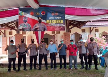 Pengunjung Candi Muaro Jambi Antusias Ikuti Vaksinasi Merdeka Siginjai 2021