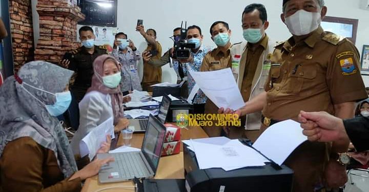 Wabup BBS Dampingi Wagub AbdullahPencanangan Vaksinasi Covid-19 Bagi Keluarga Sani