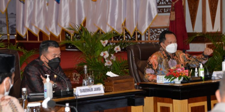 Gubernur Al Haris mendapat Apresiasi dari Mendagri atas Penanganan Covid-19 di Jambi.