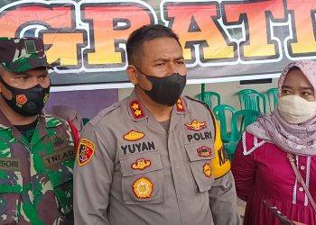 Dihadiri Ribuan Peserta, Kapolres Muarojambi Turun Langsung Bantu Kelancaran Vaksinasi Massal