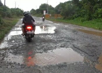 Jalan di Sungai Gelam Seperti Kolam Ikan