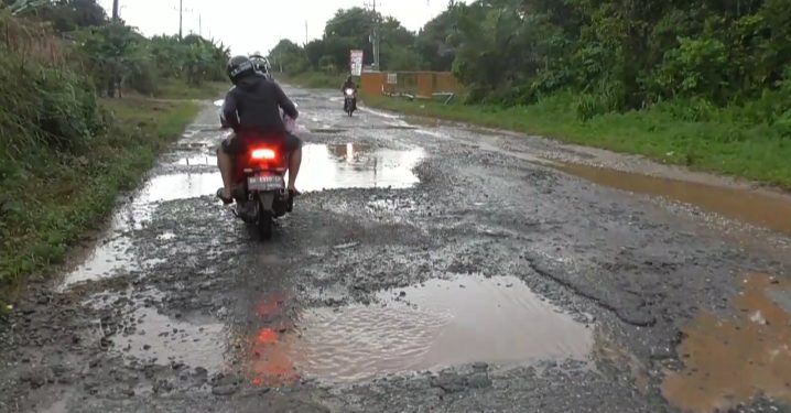 Jalan di Sungai Gelam Seperti Kolam Ikan