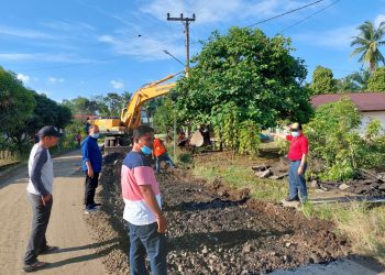 Gubernur Al Haris Tinjau Perbaikan Jalan Pulau Rengas-Muarasiau