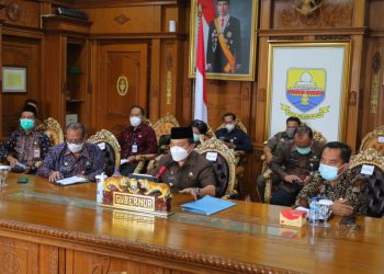 VidCon dengan Bupati/Walikota, Gubernur Perkuat Koordinasi Penanganan Covid-19