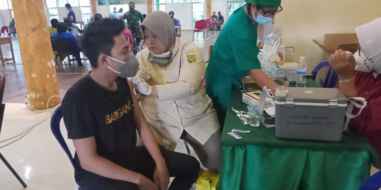 Korem 042/Garuda Putih Gelar Vaksinasi Massal