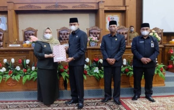 Rapat Paripurna Penyampaian Nota Keuangan Ranperda APBDp 2021 di Pimpin Ketua DPRD Muarojambi