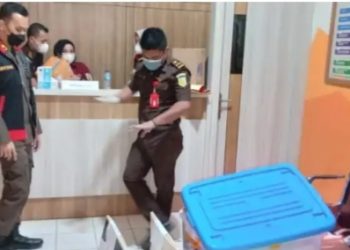 Kajari Pimpin Langsung Pengeledahan di Kantor KPU Tanjabtim