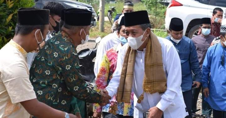 Bersama Masyarakat Mendahara, H. Abdullah Sani Peringati Maulid Nabi Muhammad di Mesjid Agung Taqwa Darul Iman