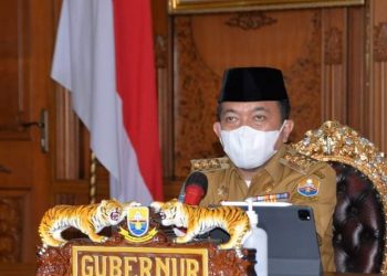 Gubernur Al Haris Ikuti Vidcom Mendegar Arahan Presiden Dalam Penaganan Covid-19