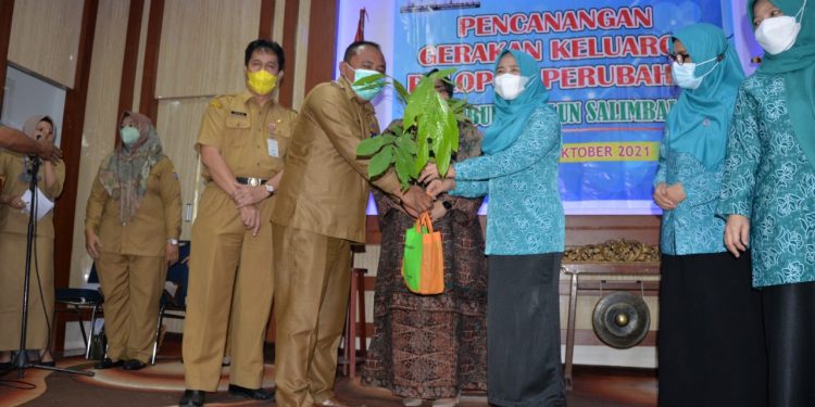 Hj. Hesti Haris Canangkan Gerakan Keluarga Pelopor Perubahan di Kabupaten Muaro Jambi