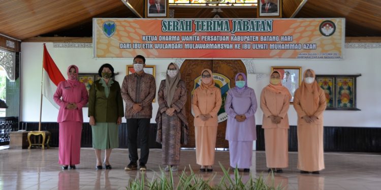 Hadiri Sertijab Ketua DWP Kabupaten Batanghari Hj.Iin Kurniasih Tingkatkan Sinergi Dengan Pemerintah