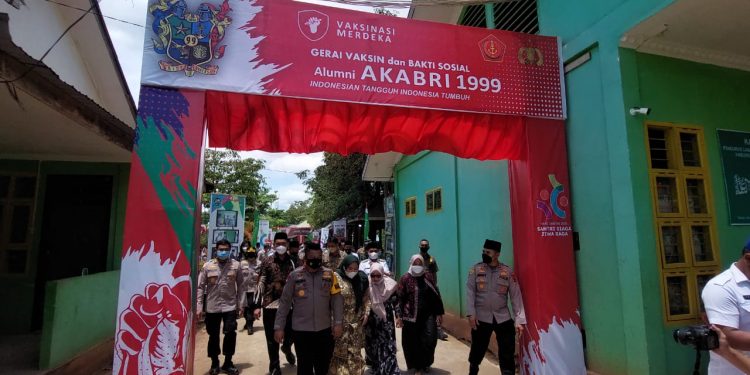 Alumni AKABRI 1999 Gelar Bansos dan Vaksinasi Massal di Ponpes Nurul Iman