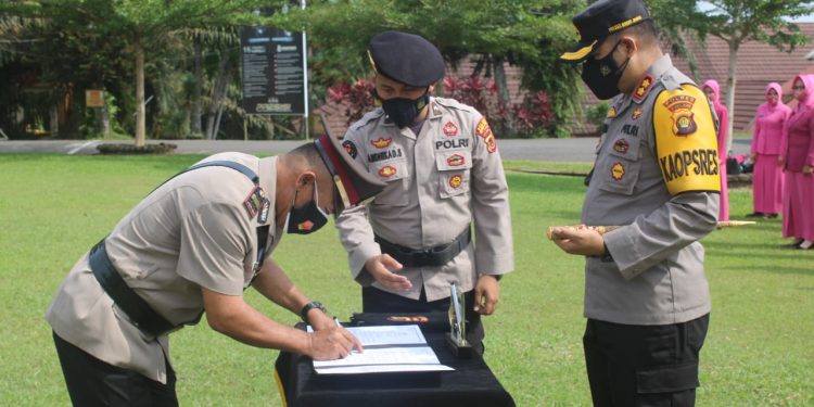 Kapolres Muaro Jambi pimpin Sertijab kasat dan Kapolsek.