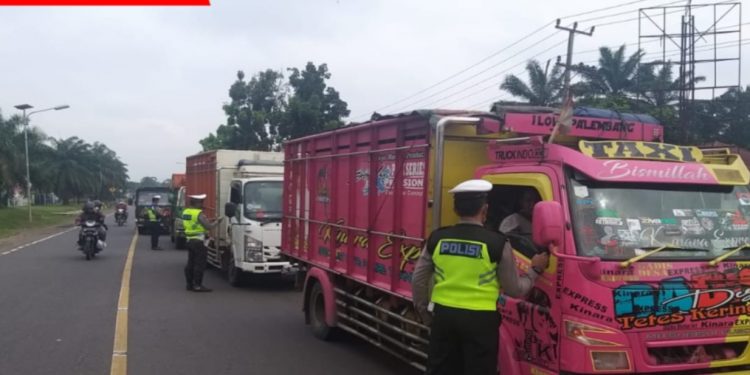 Langgar Pergub, Puluhan Truk Batubara Di Tilang Satlantas Polres Muarojambi