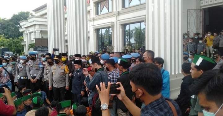 Gubernur Al Haris Temui Mahasiswa Demo Soal Angkutan Batubara